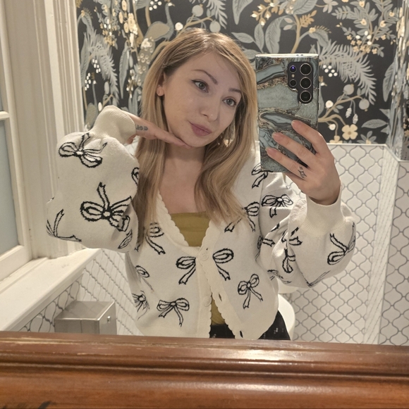 Meet your Posher, Jessica - Picture 2 of 2